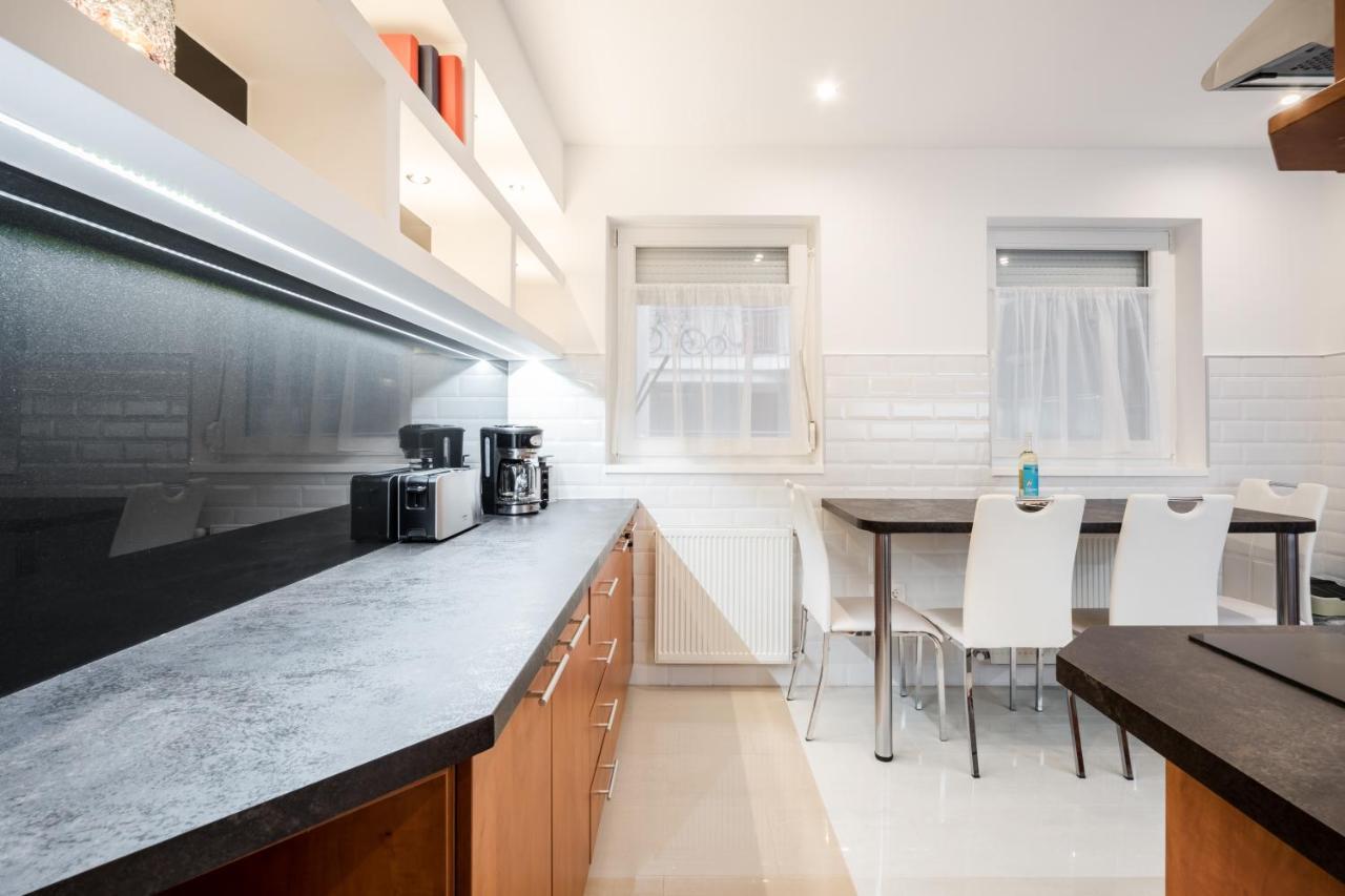 Bpr Garay Suite With Rooftop Terrace & A/C Budapest Exterior foto
